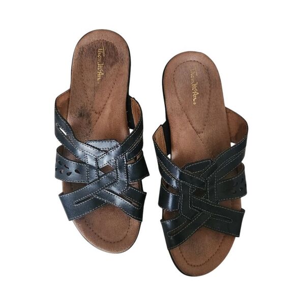 Thom McAn Wendi Comfortable Black Slip-on Sandals Leather Upper Size 7M - Picture 2 of 8